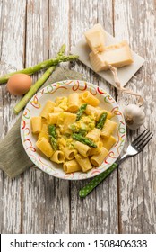 vegetarian asparagus carbonara pasta with ingredients