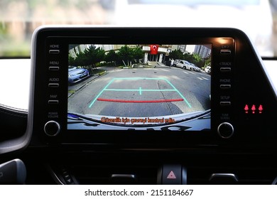 Vehicle Backup Camera View On A Car Entertainment System. Translation: 