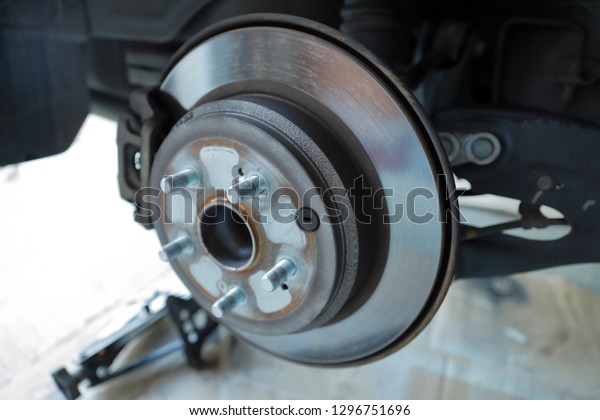 Vehicle disc\
brakes, rotor, caliper, and\
pads