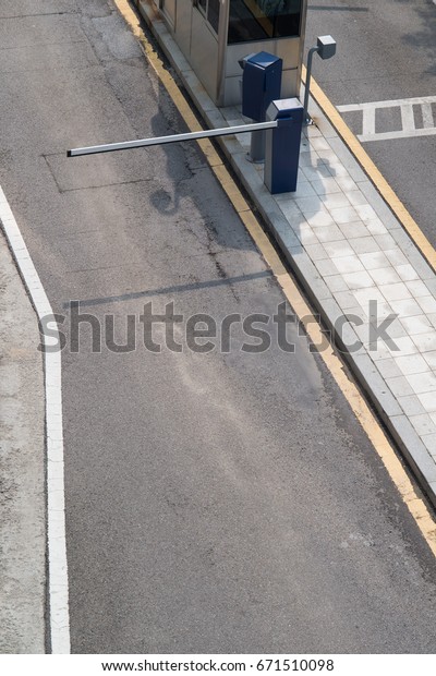 Vehicle security barrier\
gate