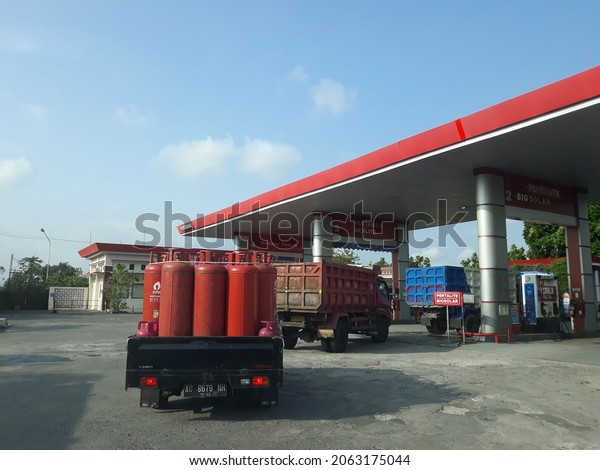 Vehicles refueling at the gas
station or kendaraan mengisi pertalite, solar, dexalite dan
pertamax di pom bensin or tabung gas. October 23, 2021, yogyakarta,
Indonesia