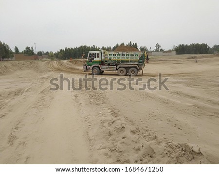 a veichle in an unpaved path 