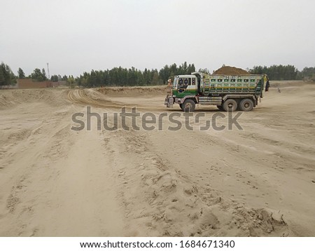 a veichle in an unpaved path 