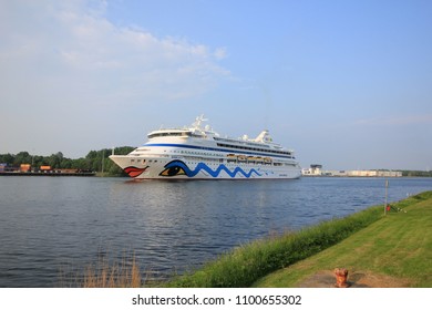 Cruise Ship Funnel Images Stock Photos Vectors Shutterstock