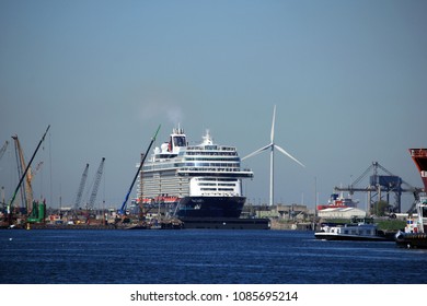 Imágenes Fotos De Stock Y Vectores Sobre Cruise Ship