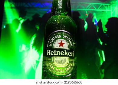 Venezuela Tachira August 23, 2022 Young People Sharing At The Party And Celebrating Drinking Heineken Beer, A Dutch Brewing Company Founded In 1864 By Gerard Adriaan Heineken In Amsterdam