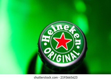 Venezuela Tachira August 23, 2022 Young People Sharing At The Party And Celebrating Drinking Heineken Beer, A Dutch Brewing Company Founded In 1864 By Gerard Adriaan Heineken In Amsterdam