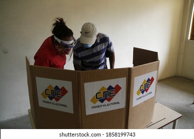 Venezuelans Wait In Long Lines To Familiarize Themselves With The New Voting Machines To Elect The New National Assembly On December 6, 2020.