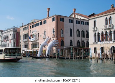 Venice, Italy - 13 May 2017 - "Support" monumental
installation by Lorenzo Quinn at the Ca’Sagredo Hotel during Venice Biennale 2017 at the Grand Canal in sunny spring day. editorial. 