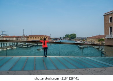 Venice, Italy - August 24, 2018: A Woman Enjoying The Amazing View Of The Constitution Bridge In Venice, Italy