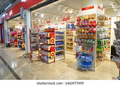 VENICE, ITALY - CIRCA MAY, 2019: Goods On Display At Relay Store In Venice Marco Polo Airport. Relay Is A Chain Of Newspaper, Magazine, Book, And Convenience Stores.