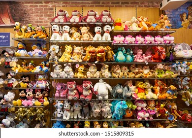 Canberra verlegen Laan Disney shop Images, Stock Photos & Vectors | Shutterstock