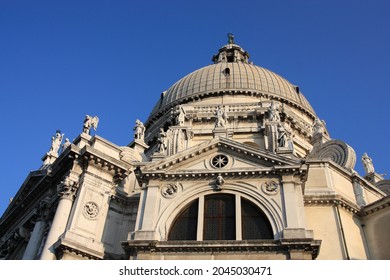 Punto de referencia de Venecia, Italia. Basílica Santa Maria della Salute (Basílica de Santa María de la Salud).