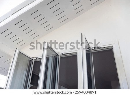Vent Ceiling and open multi panel casement window can reducing the heat in your house.