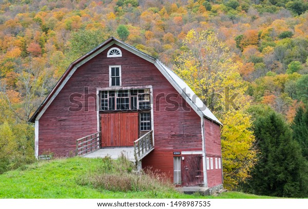 Vermontusa October 2018 Traditional Barns Colorful Stock Photo