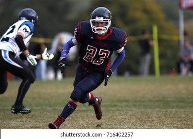 VERNON, BRITISH COLUMBIA/CANADA - OCT. 9: Vernon Secondary Linebacker Riley Bos Moves In On The Offensive Team During A Game Played In Vernon, BC On Oct. 9, 2015