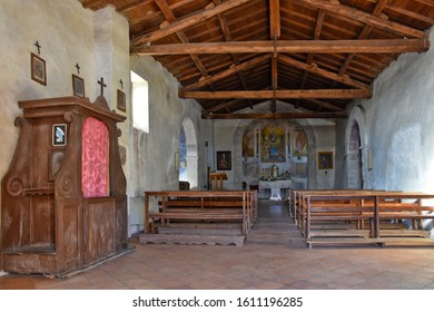 Bilder Stockfotos Und Vektorgrafiken Small Church Interior