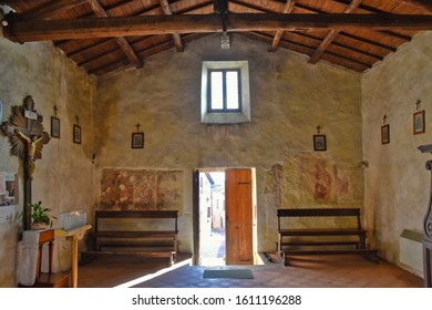 Bilder Stockfotos Und Vektorgrafiken Small Church Interior