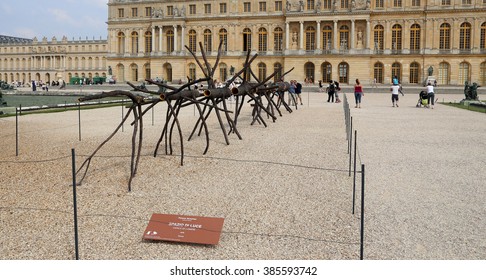 VERSAILLES, FRANCE - JUNE 8, 2013:Installation Giuseppe Penone In The Gardens Of Versailles