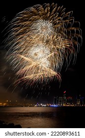 Vertical Firework Photo, Qatar National Day Celebration, December Doha Corniche,firework Reflection To Water