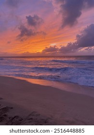 Vertical photograph of a breathtaking Hawaiian sunset