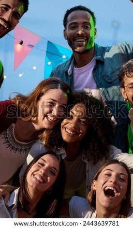 Similar – Foto Bild Junge glückliche Menschen, die bei einer Sommerparty im Freien in die Kamera schauen