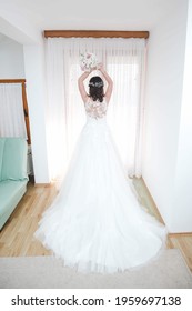 A Vertical Shot Of The Bride Holding A Bouquet Of Flowers In A Dressing Room
