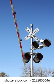 389 Railroad Crossing Arms Images, Stock Photos & Vectors | Shutterstock