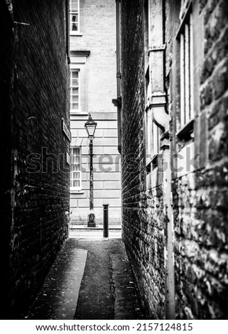 A vertical shot of side street passage way around the Turf Tavern in Oxford 