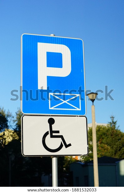 A\
vertical shot of a street sign of a parking\
sign