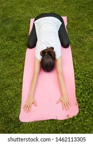 Vertical Top View Shot Park Outdoors Full Body White Woman Wearing Sport Outfit Portrait Reaching The 