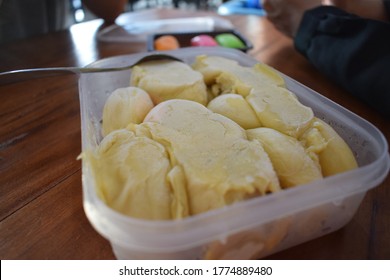 
Very Delicious Frozen Durian Is Already Served