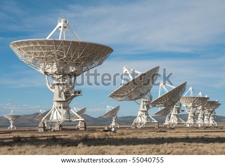 Very Large Array satellite antennas in irregular formation