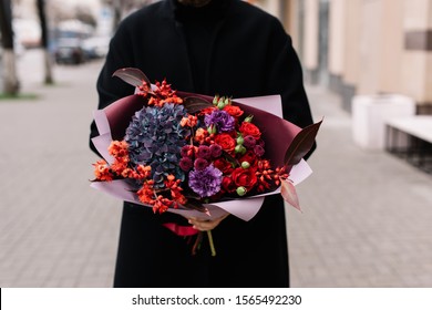 14,278 Bride holding red roses bouquet Images, Stock Photos & Vectors