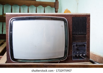 wooden cathode ray tube television