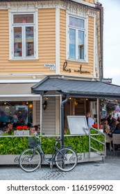 Vest-Agder, Norway -august 08, 2018: Bicycle And Terrace Of A Restaurant In A Corner Of The Main Avenue Of The City Of Kristiansand, At Sunset