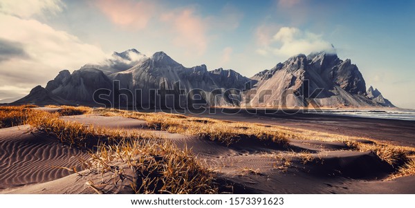 Vestrahorn Mountaine On Stokksnes Cape Iceland 库存照片（立即编辑 