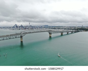 Viaduct Harbour, Auckland / New Zealand - December 14, 2019: The Amazing Auckland Harbour Bridge, The Marina Bay, Beaches, And The General Cityscape Of Auckland