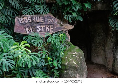VIANOPOLIS - BETIM, MINAS GERAIS / BRAZIL - JANUARY 2, 2016: A wooden sign at the entrance of Master's Grove (Bosque do Mestre) path in Vale Verde - Alembic and Ecological Park.