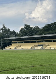 Un vibrante campo fútbol