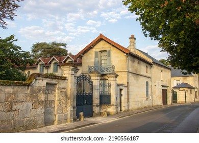 Vic-Sur-Aisne, France - Monday 25th August 2022: Road With Beautiful Stone Buildings With Warm Golden Light. High Quality Photo