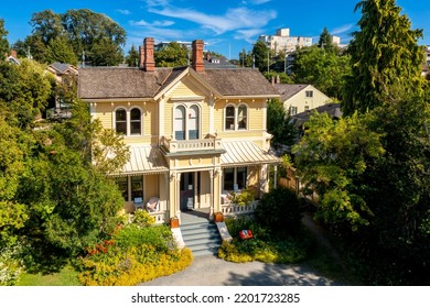 64 Emily Carr Stock Photos Images Photography Shutterstock   Victoria Canada Jul 28 2022 260nw 2201723285 