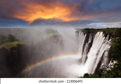 Victoria Falls sunset with rainbow, Sambia