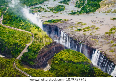 Victoria Falls (Tokaleya Tonga: Mosi-oa-Tunya, 