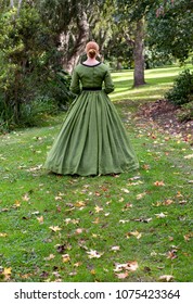 Victorian Woman Green Dress Stock Photo 1075423364 | Shutterstock