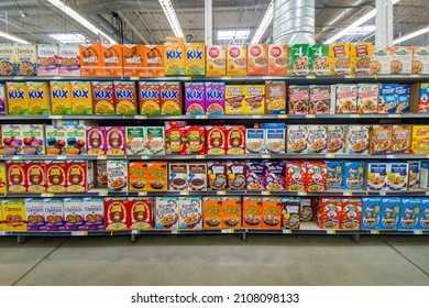 Victorville, CA, USA – December  28, 2021:  Large Variety Of Breakfast Cereal In A Grocery Store Aisle In Victorville, California. 