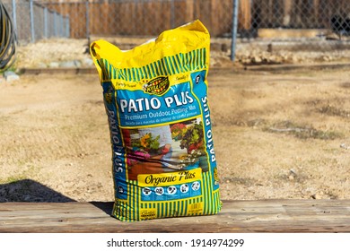 Victorville, CA, USA – January 8, 2021: A Bag Of Organic Kellogg Patio Plus Potting Soil Mix In An Outdoor Setting. 
