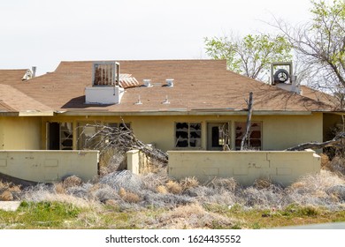 Victorville, CA / USA – March 27, 2019: Abandoned Military Housing Building At The Former George Air Force Base Located In Victorville, California. 