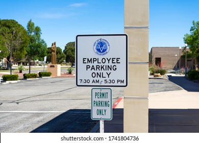 Victorville, CA / USA – May 24, 2020: Employee Parking Only Sign In The Victorville City Hall Parking Lot Located In Victorville, California.