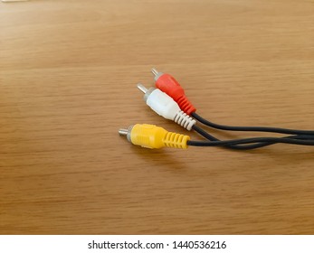 Video cable and sound yellow,red,white